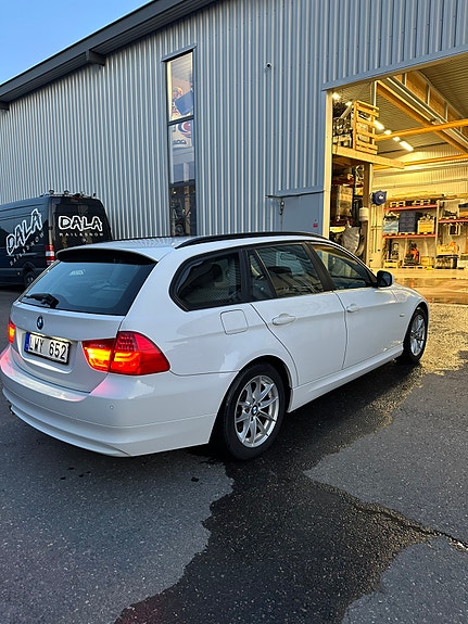 BMW 318i 2 of 5