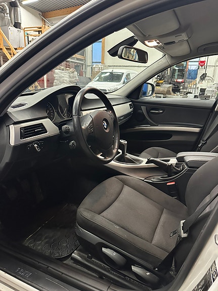 BMW 318i 5 of 5