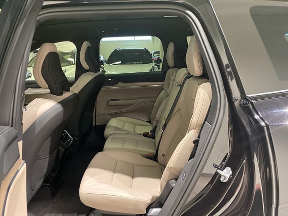 Volvo EX90 10 of 15