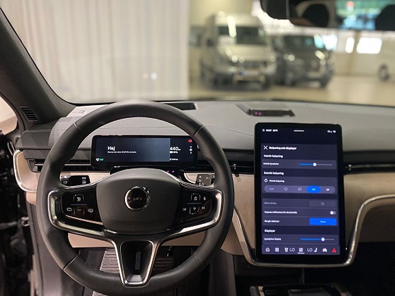 Volvo EX90 14 of 15