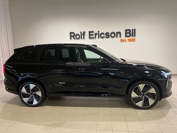 Volvo EX90 2 of 5