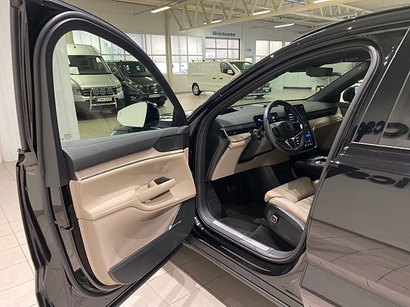 Volvo EX90 12 of 15