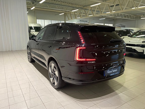 Volvo EX90 8 of 15