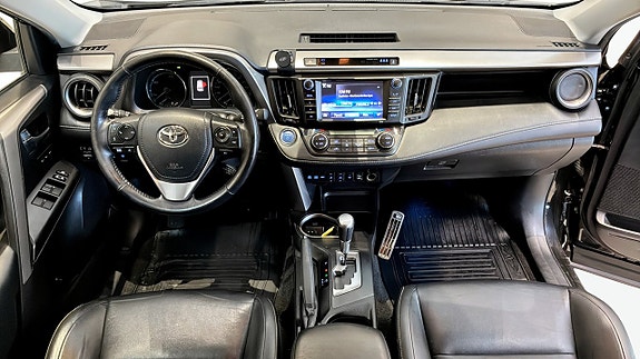 Toyota RAV4 4 of 5