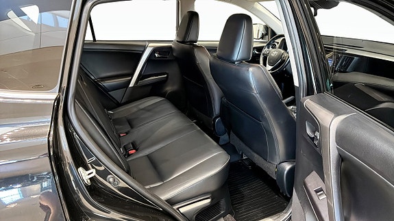 Toyota RAV4 5 of 5