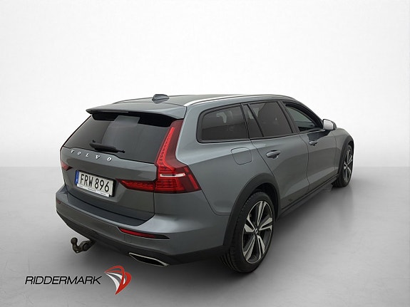 Volvo V60 Cross Country 8 of 30