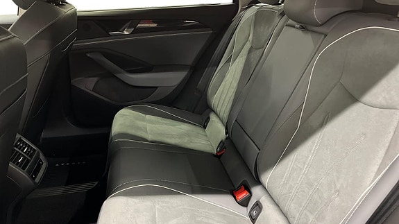 Volkswagen Passat 8 of 10