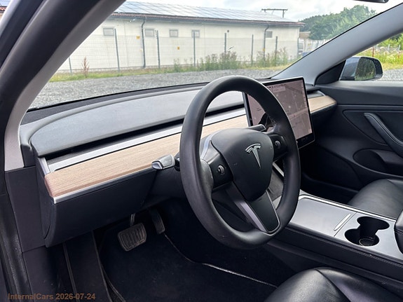 Tesla Model 3 17 of 28