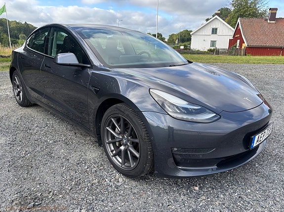 Tesla Model 3 3 of 5