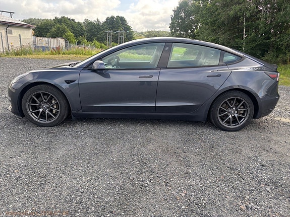 Tesla Model 3 8 of 28