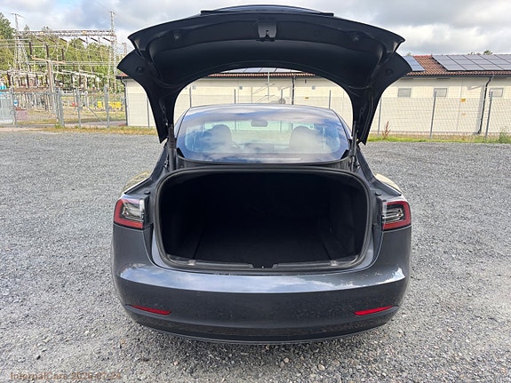 Tesla Model 3 9 of 28