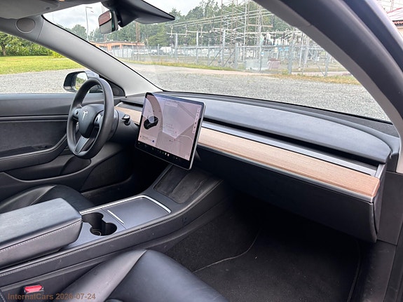 Tesla Model 3 20 of 28