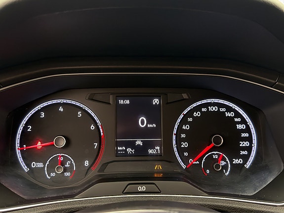 Volkswagen T-Roc 17 of 30