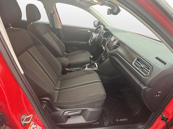 Volkswagen T-Roc 23 of 30