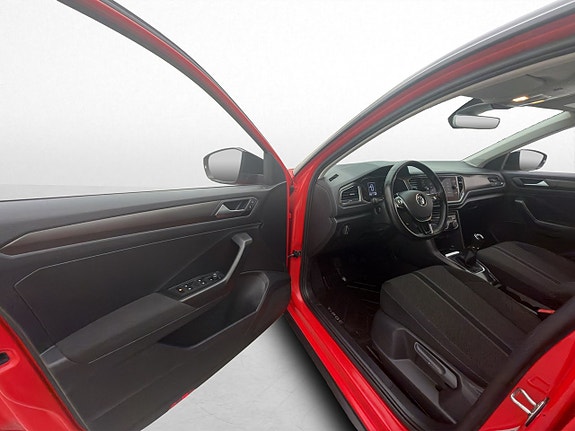 Volkswagen T-Roc 11 of 30