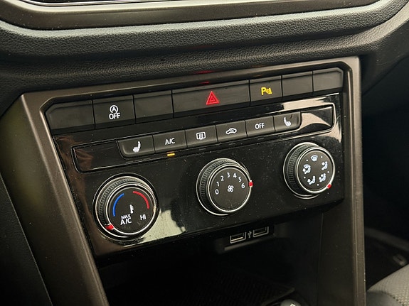 Volkswagen T-Roc 22 of 30