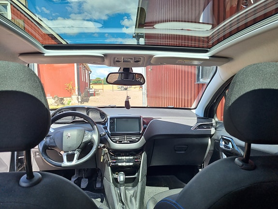Peugeot 208 4 of 5