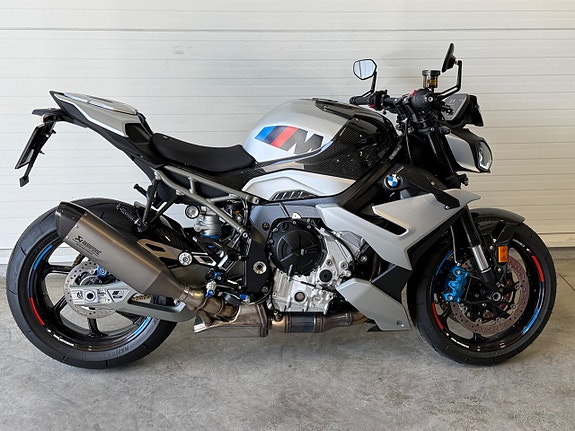 BMW M1000R Competition M1000R Competition • Kolfiber Fälgar • 3 of 10
