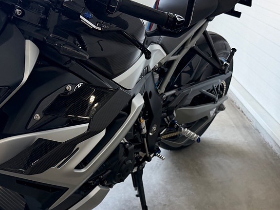 BMW M1000R Competition M1000R Competition • Kolfiber Fälgar • 4 of 10