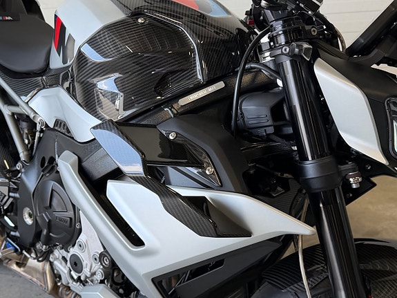 BMW M1000R Competition M1000R Competition • Kolfiber Fälgar • 7 of 10