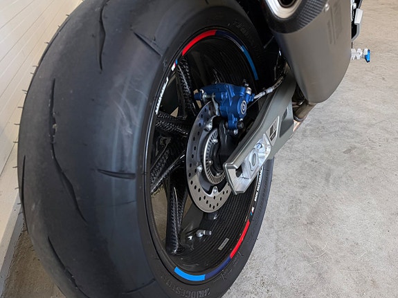 BMW M1000R Competition M1000R Competition • Kolfiber Fälgar • 8 of 10