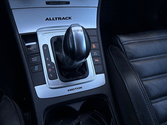 Volkswagen Passat Alltrack 16 of 19