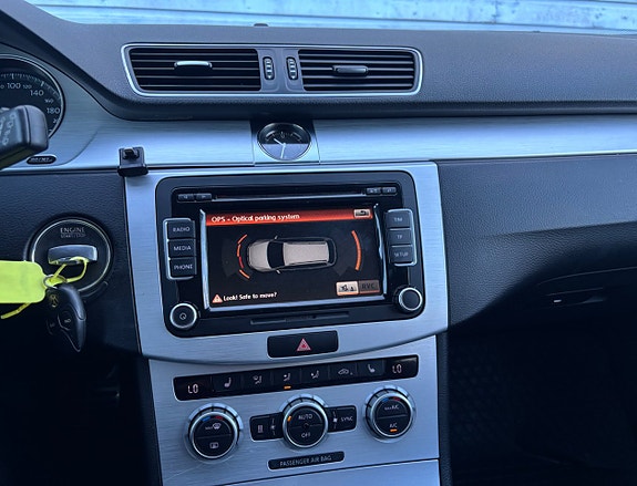 Volkswagen Passat Alltrack 14 of 19