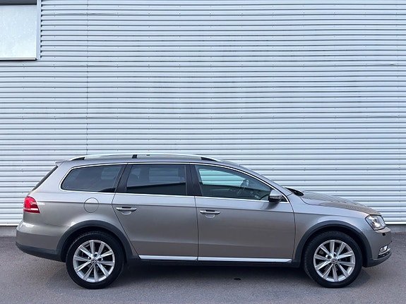 Volkswagen Passat Alltrack 3 of 19