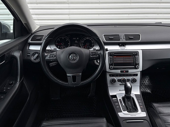 Volkswagen Passat Alltrack 8 of 18