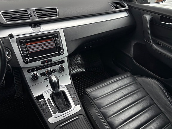 Volkswagen Passat Alltrack 13 of 18