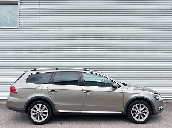 Volkswagen Passat Alltrack 3 of 18