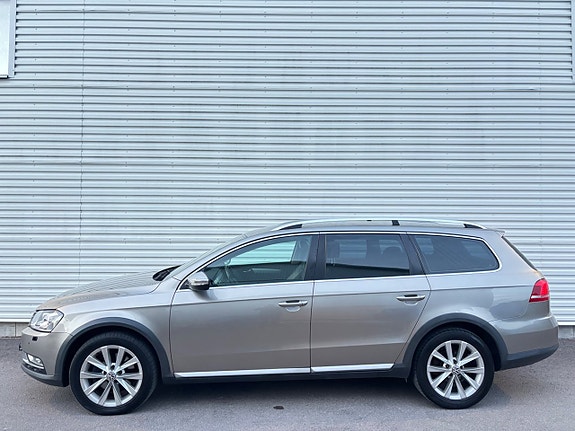 Volkswagen Passat Alltrack 2 of 19