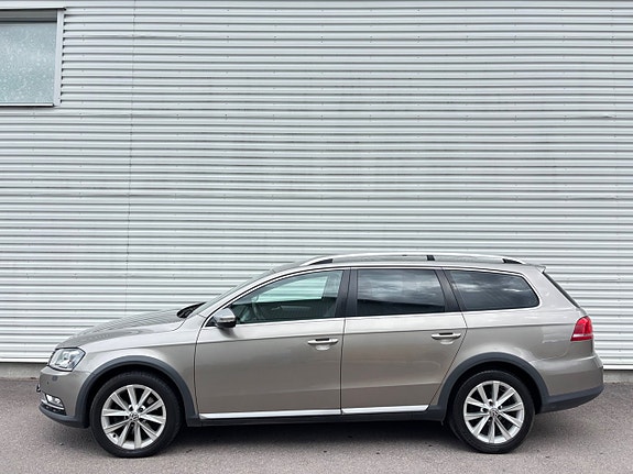 Volkswagen Passat Alltrack 2 of 18