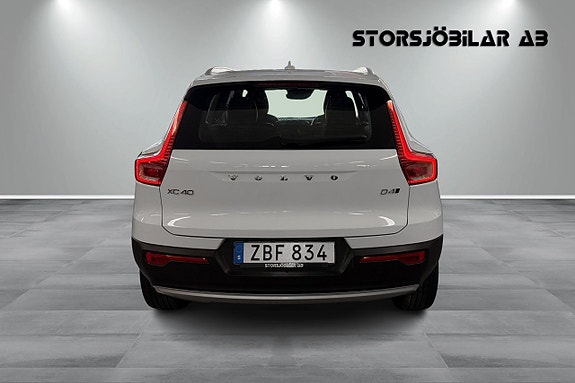 Volvo XC40 4 of 5