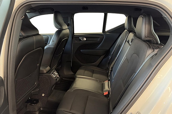 Volvo XC40 10 of 17