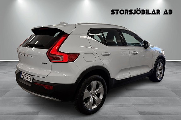 Volvo XC40 3 of 5