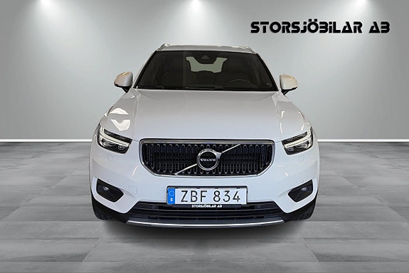 Volvo XC40 8 of 17