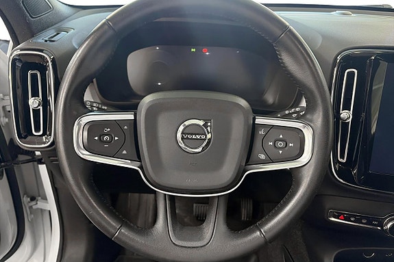 Volvo XC40 15 of 17