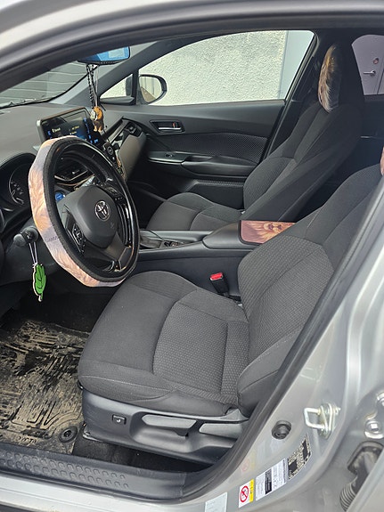 Toyota C-HR 14 of 17