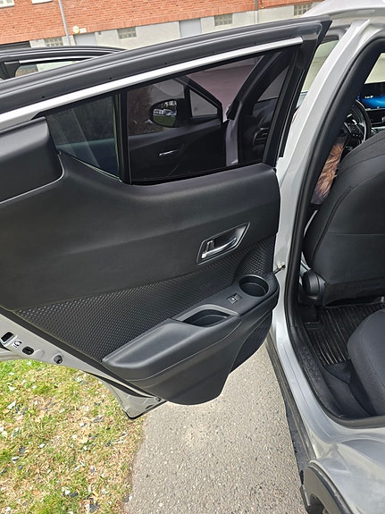 Toyota C-HR 10 of 17