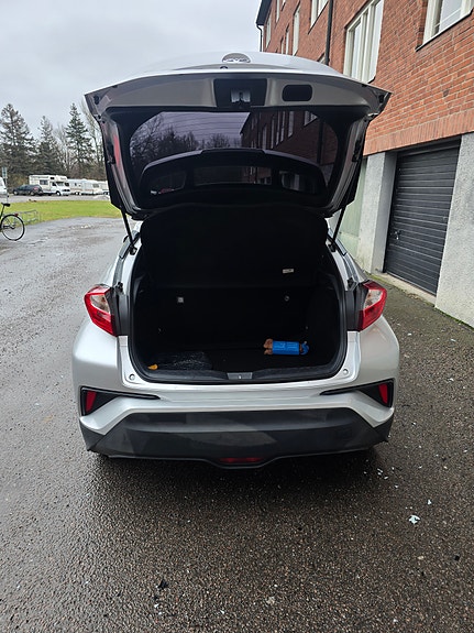 Toyota C-HR 13 of 17