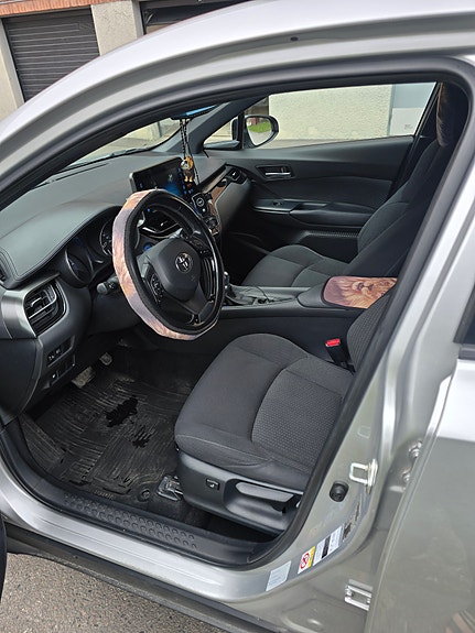 Toyota C-HR 7 of 17