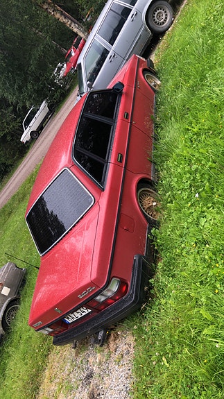 Volvo 240 2 of 5