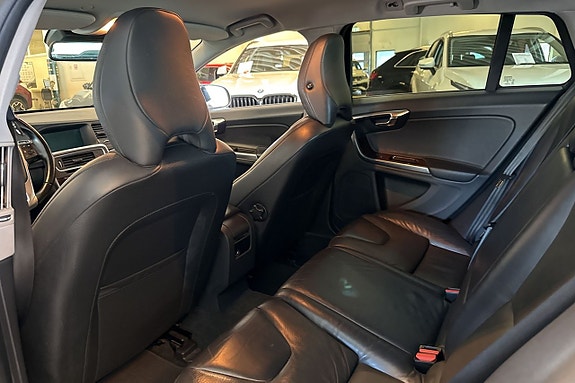 Volvo V60 13 of 15