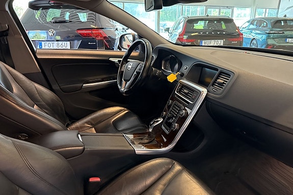 Volvo V60 9 of 15