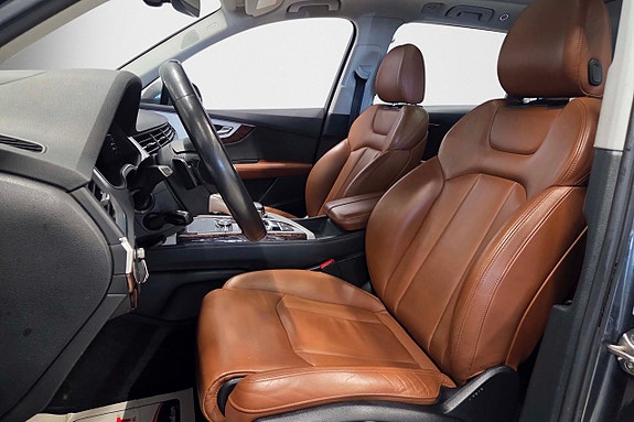 Audi Q7 9 of 27