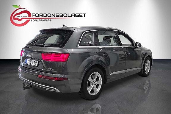 Audi Q7 4 of 5