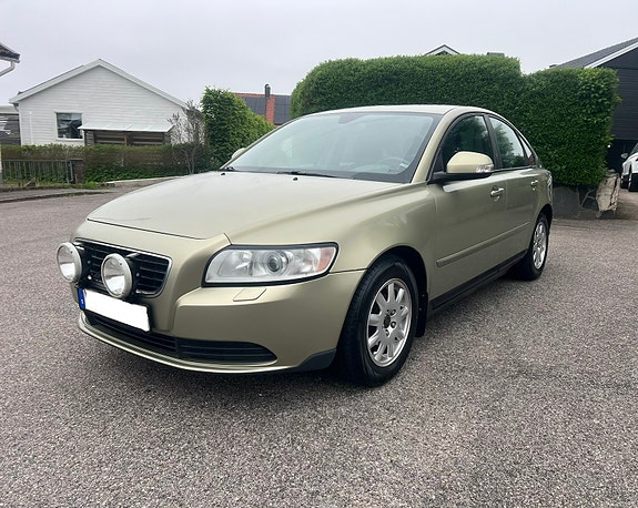 Volvo S40 2 of 5