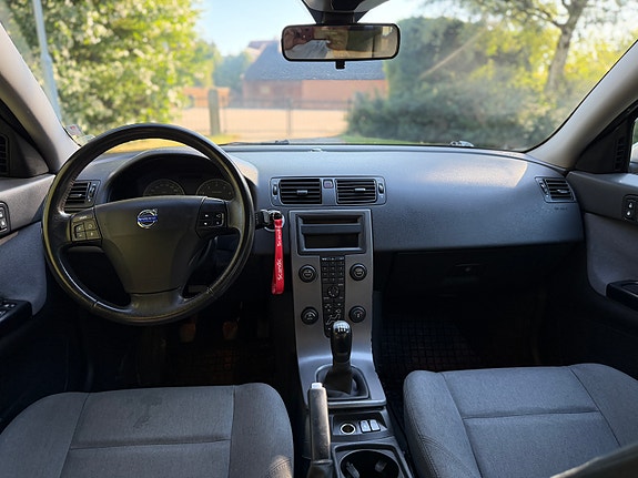 Volvo S40 3 of 5