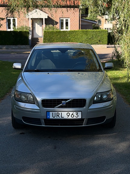 Volvo S40 2 of 5